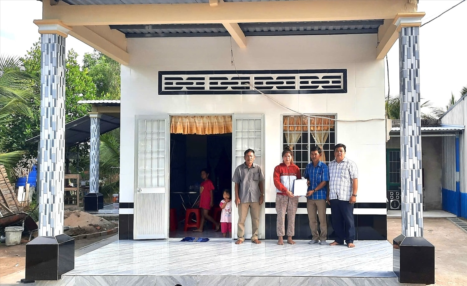 Hộ Hữu Thị Lan (ấp 11, xã Thới Bình, huyện Thới Bình( Cà Mau), là dân tộc Khmer được hỗ trợ xây nhà từ nguồn vốn thuộc Chương trình MTQG 1719 Hộ Hữu Thị Lan (ấp 11, xã Thới Bình, huyện Thới Bình( Cà Mau), là dân tộc Khmer được hỗ trợ xây nhà từ nguồn vốn thuộc Chương trình MTQG 1719