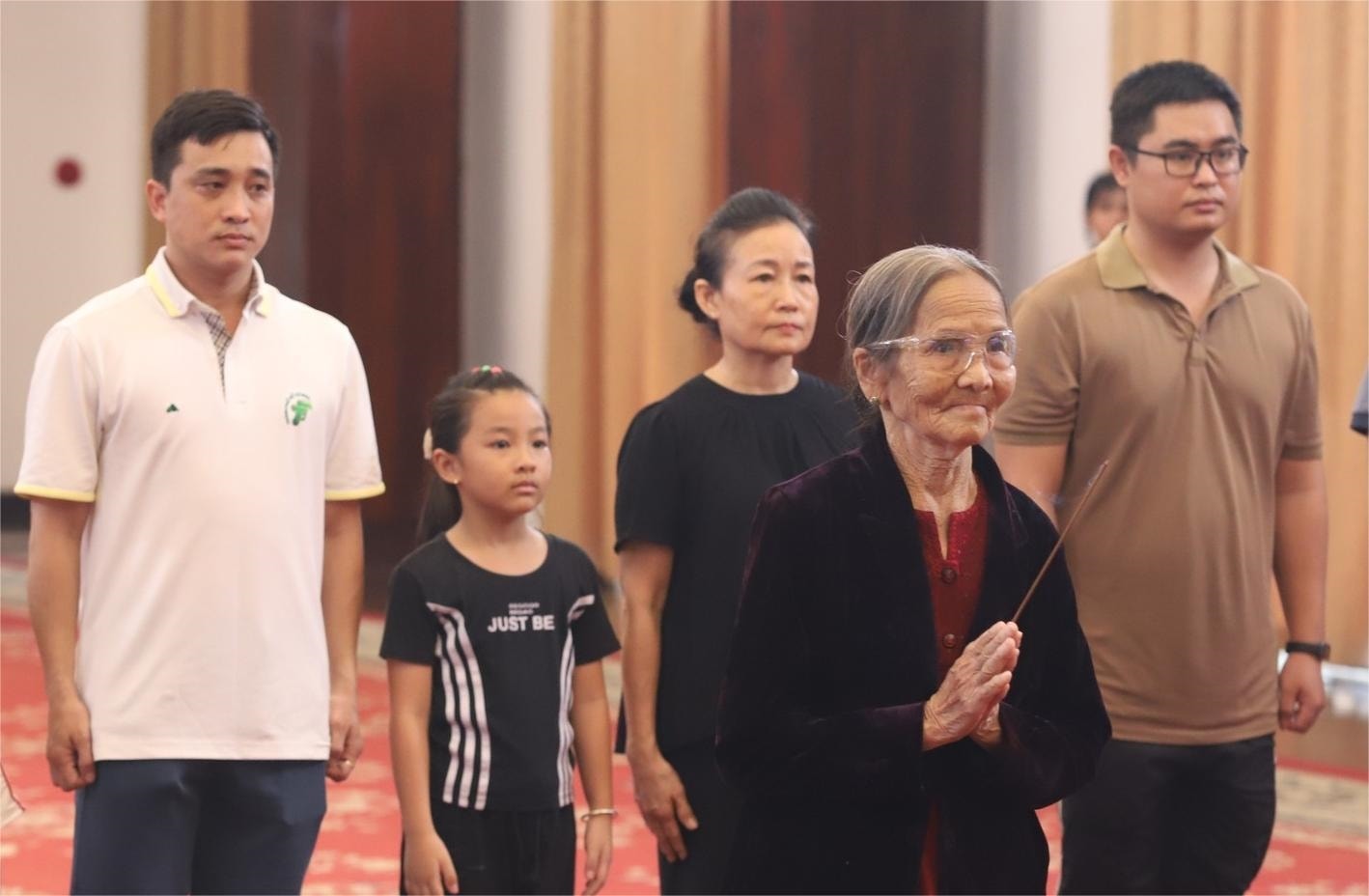 Các đoàn Nhân dân TP. Hồ Chí Minh  đến viếng, tưởng niệm vị nguyên lãnh đạo Đảng, Nhà nước đã dành trọn cuộc đời cống hiến cho Tổ quốc.
