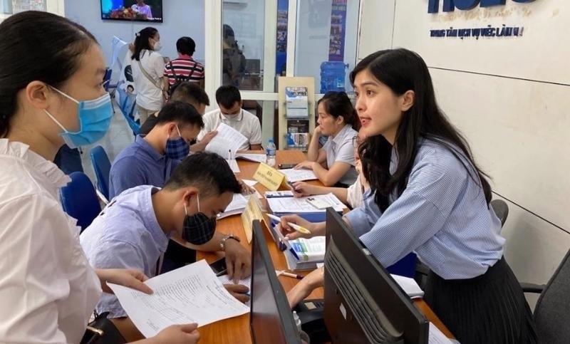 UBND huyện Phú Lộc liên hệ với đơn vị có chức năng đưa người đi làm việc có thời hạn ở nước ngoài uy tín về địa phương tư vấn cho người lao động