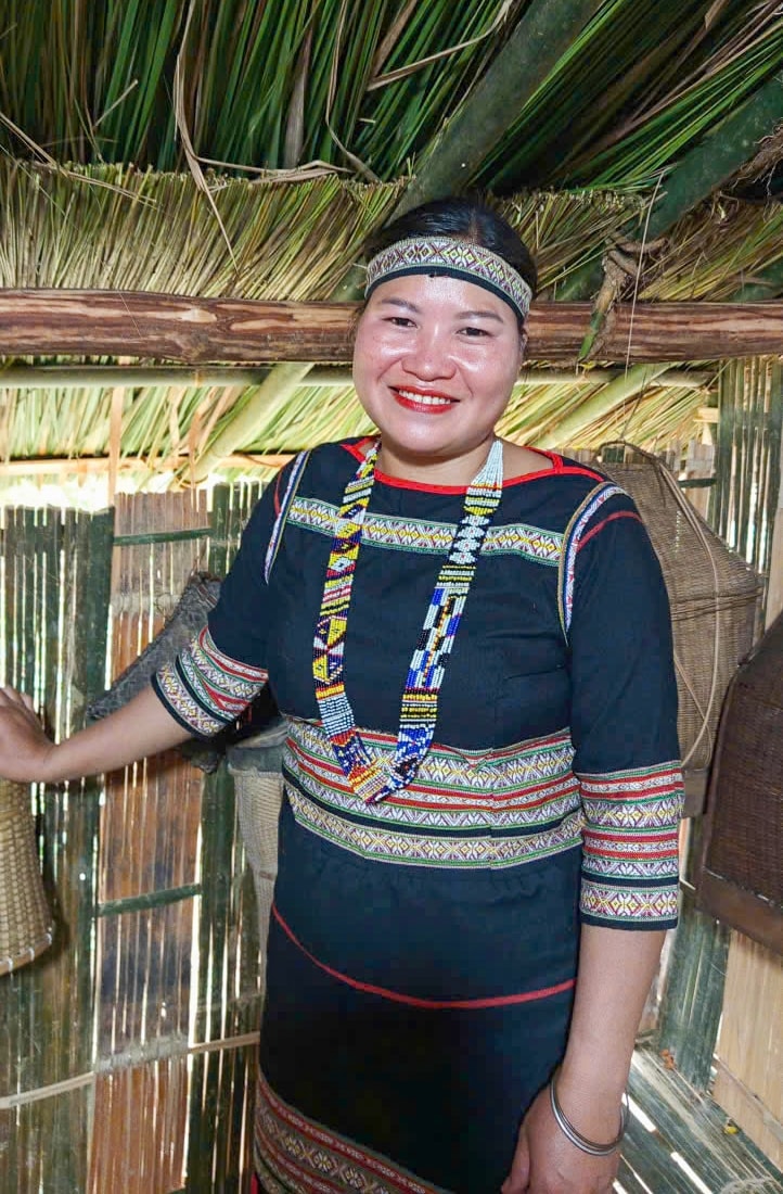 Chị Hồ Thị Hồng Bí thư chi bộ - kiêm thôn Trưởng thôn 2, xã Trà Nam
