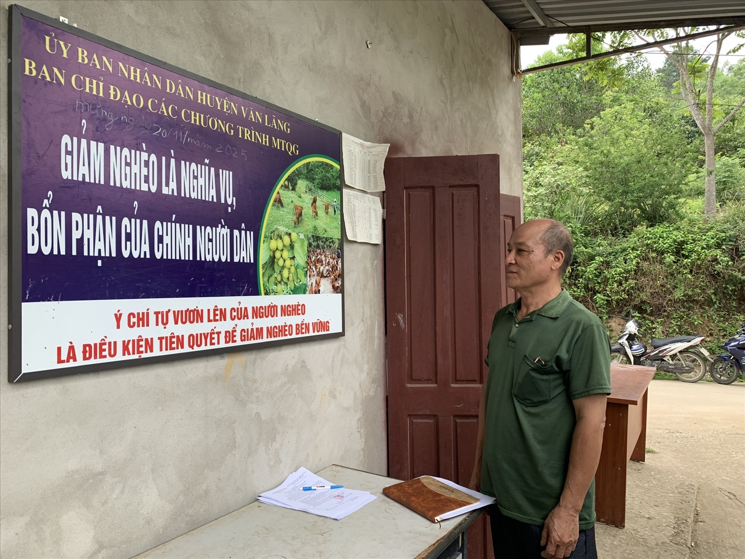 Theo Nông Văn Lút, trưởng thôn Pá Cáy cho rằng, nội dung tuyên truyền trên pa nô dễ hiểu, dễ thuộc, đặt ở vị trí thuận tiện quan sát, có ý nghĩa nâng cao nhận thức của người dân trong công tác giảm nghèo