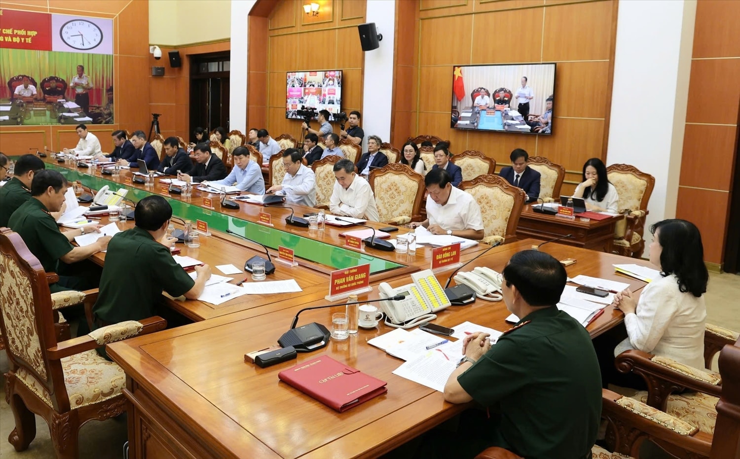 Điểm cầu Trung tâm Phòng họp Sở chỉ huy Bộ Quốc phòng
