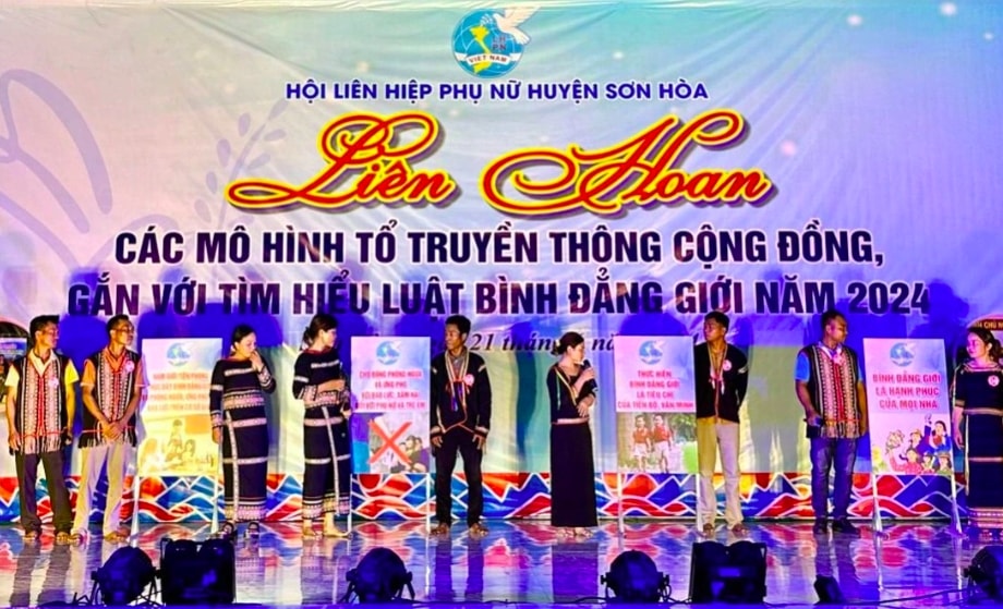 Hội LHPN huyện Sơn Hòa (Phú Yên) tổ chức Liên hoan các mô hình tổ truyền thông cộng đồng gắn với tìm hiểu Luật bình đẳng giới