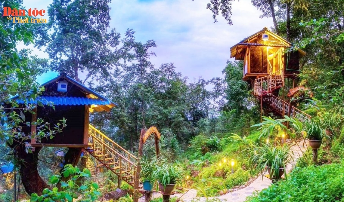 Độc đáo bản người Mông Sin Suối Hồ 