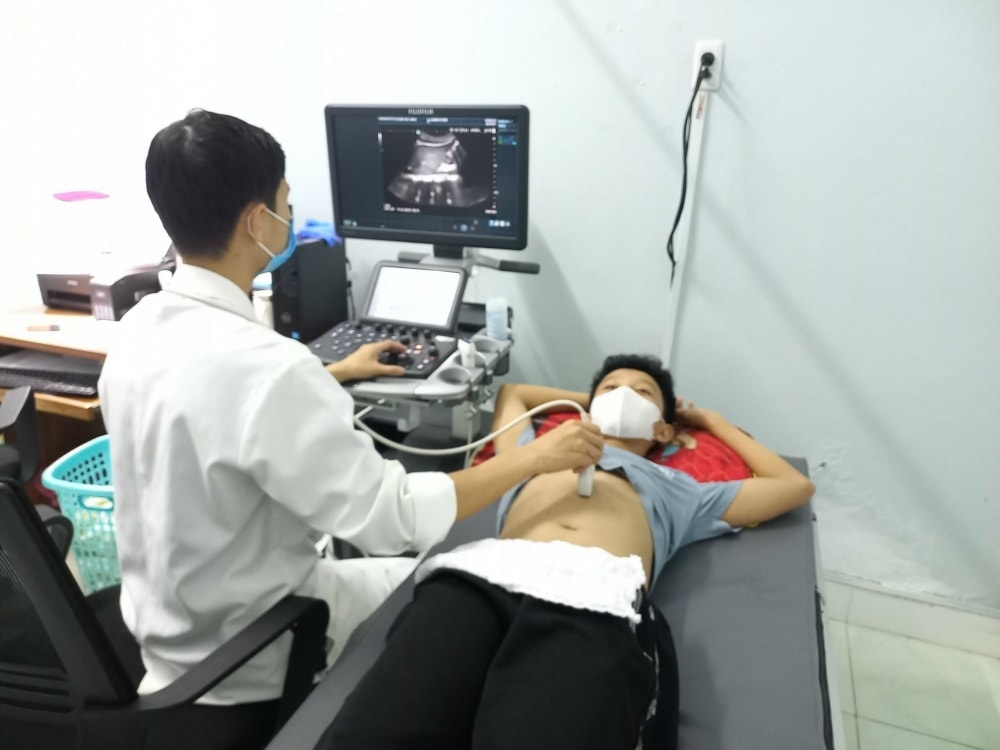 Hiện toàn bộ bệnh nhân, người nhà bệnh nhân và cán bộ Y tế ở Trung tâm Y tế huyện Phú Vang (Tp. Huế) đều được khuyến cáo đeo khẩu trang để phòng dịch Covid-19