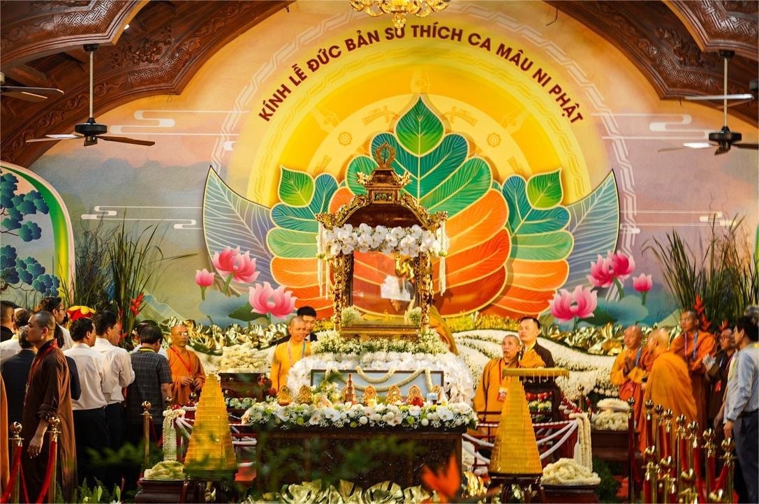 Sau đó, xá lợi được cung rước và an vị tại chính điện chùa Chuông để tiến hành làm lễ tôn trí và an vị tại chùa Chuông.