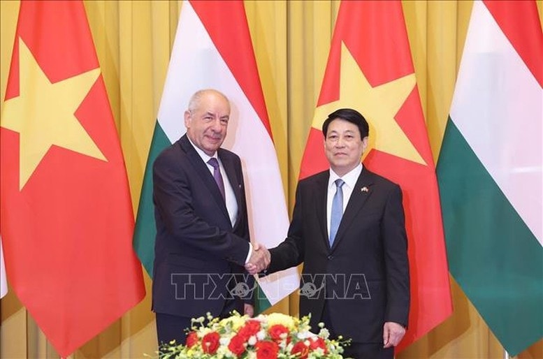 Chủ tịch nước Lương Cường và Tổng thống Hungary Sulyok Tamás. Ảnh: TTXVN Chủ tịch nước Lương Cường và Tổng thống Hungary Sulyok Tamás. Ảnh: TTXVN