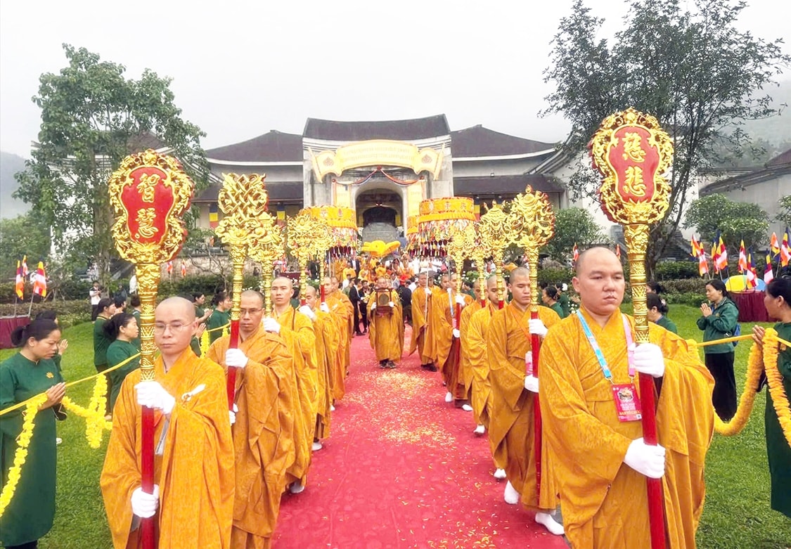 Xá lợi Đức Phật rời Cung Trúc Lâm Yên Tử sau 4 ngày tôn trí