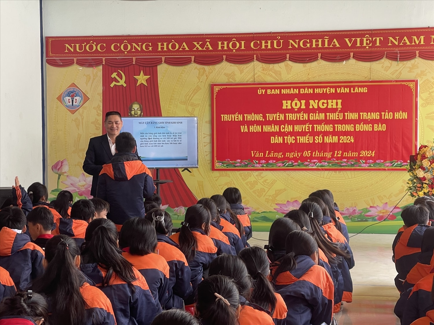 Huyện Văn Lãng đã tích cực tổ chức các buổi truyền thông tại các trường học trên toàn huyện nhằm nâng cao nhận thức cho học sinh về TH-HNCHT