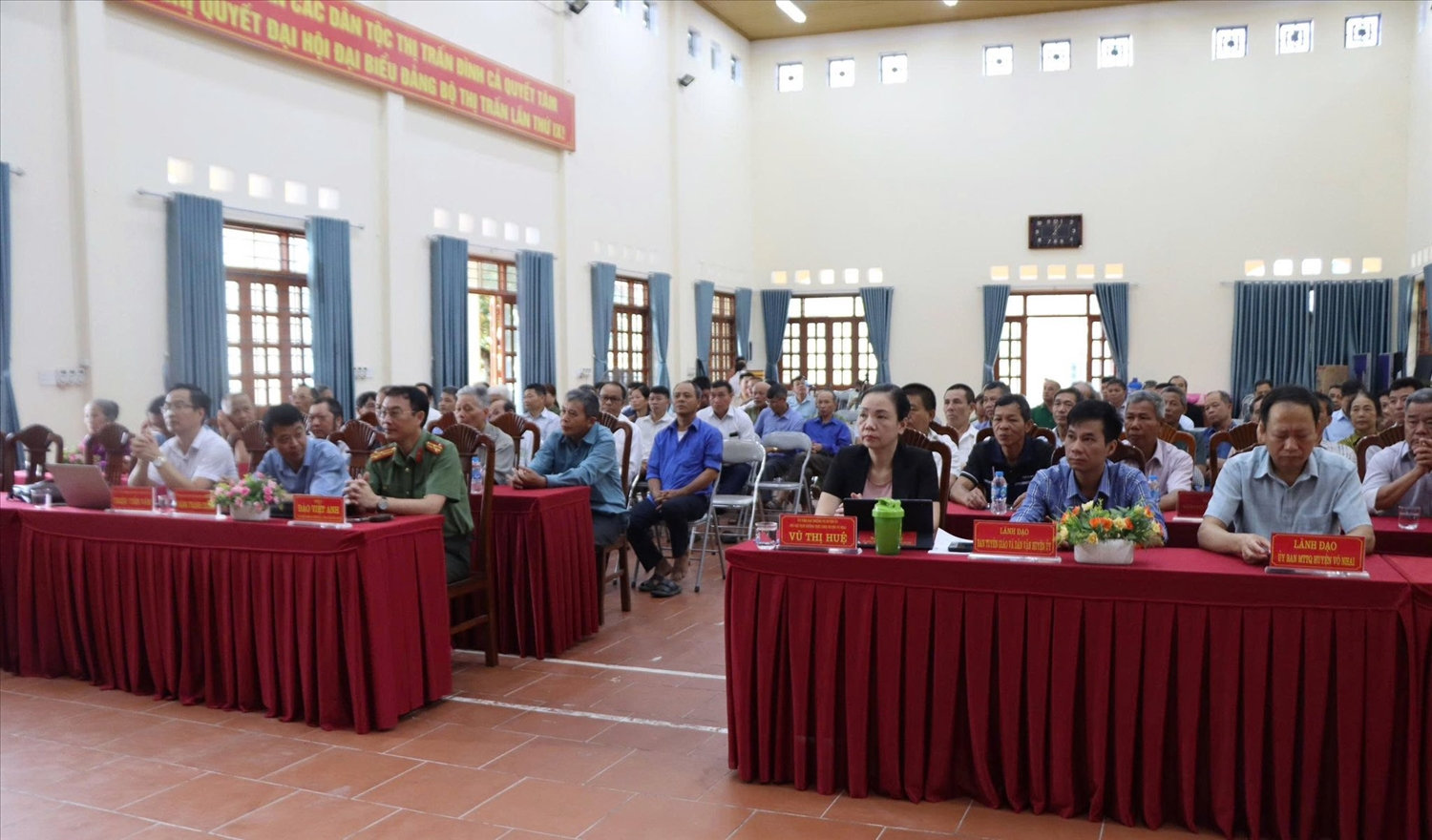 Các đại biểu Người có uy tín dự Hội nghị Các đại biểu Người có uy tín dự Hội nghị