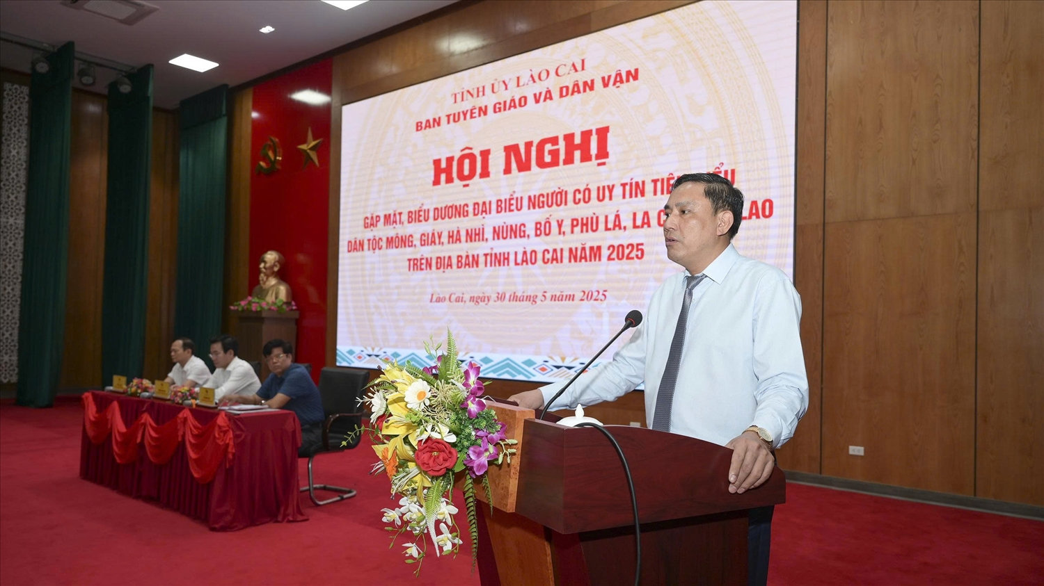 Phó Bí thư tỉnh ủy Lào Cai Hoàng Giang phát biểu tại hội nghị