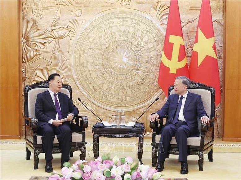 Tổng Bí thư đánh giá cao Văn phòng Trung ương Đảng Nhân dân Cách mạng Lào thời gian qua đã phối hợp chặt chẽ với Văn phòng Trung ương Đảng trong việc điều phối, kiểm tra, đôn đốc và đẩy mạnh triển khai thực hiện có hiệu quả các Thỏa thuận hợp tác Việt Nam - Lào - Ảnh: -TTXVN