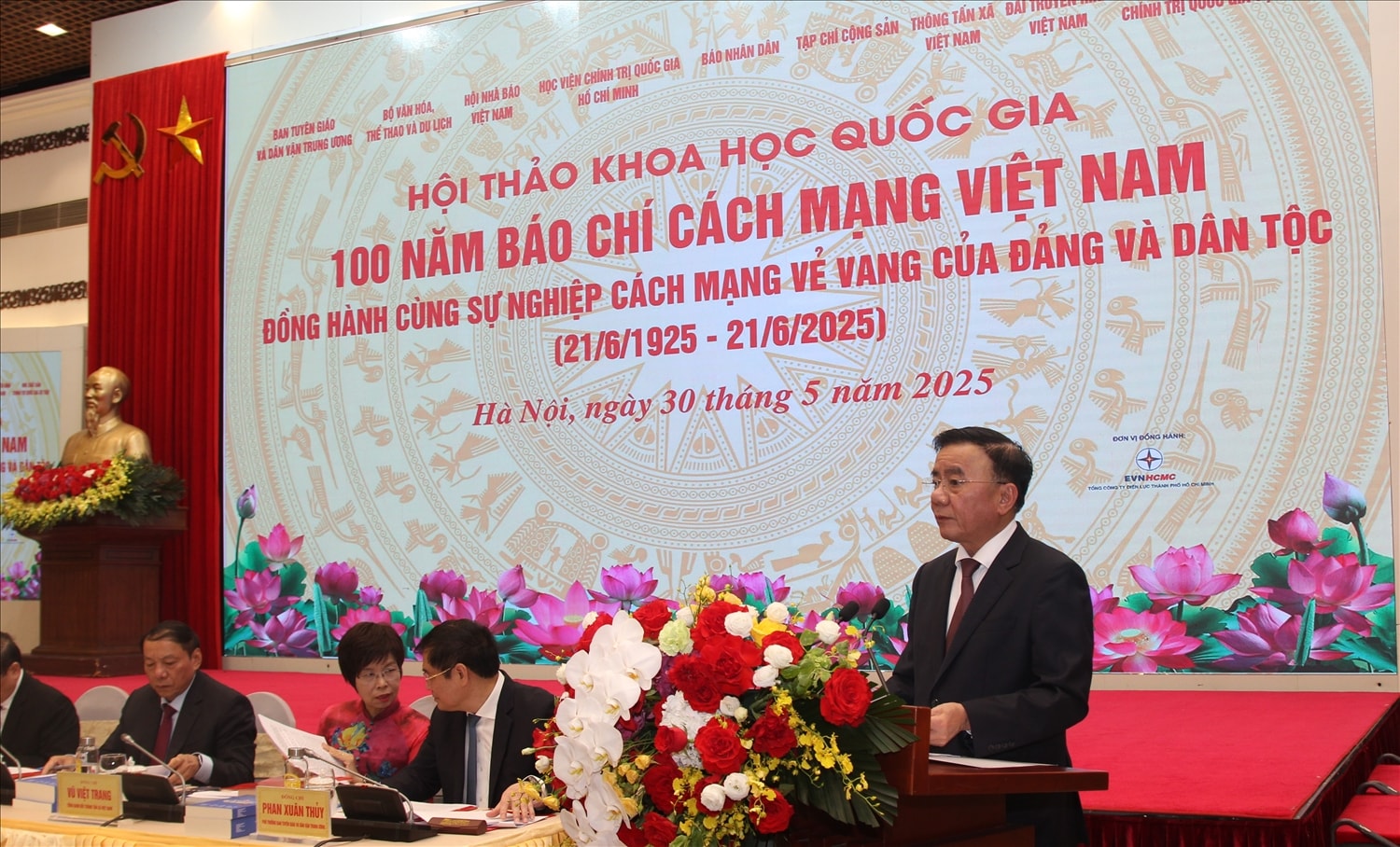 Ủy viên Bộ Chính trị, Thường trực Ban Bí thư  Trần Cẩm Tú phát biểu chỉ đạo tại Hội thảo.
