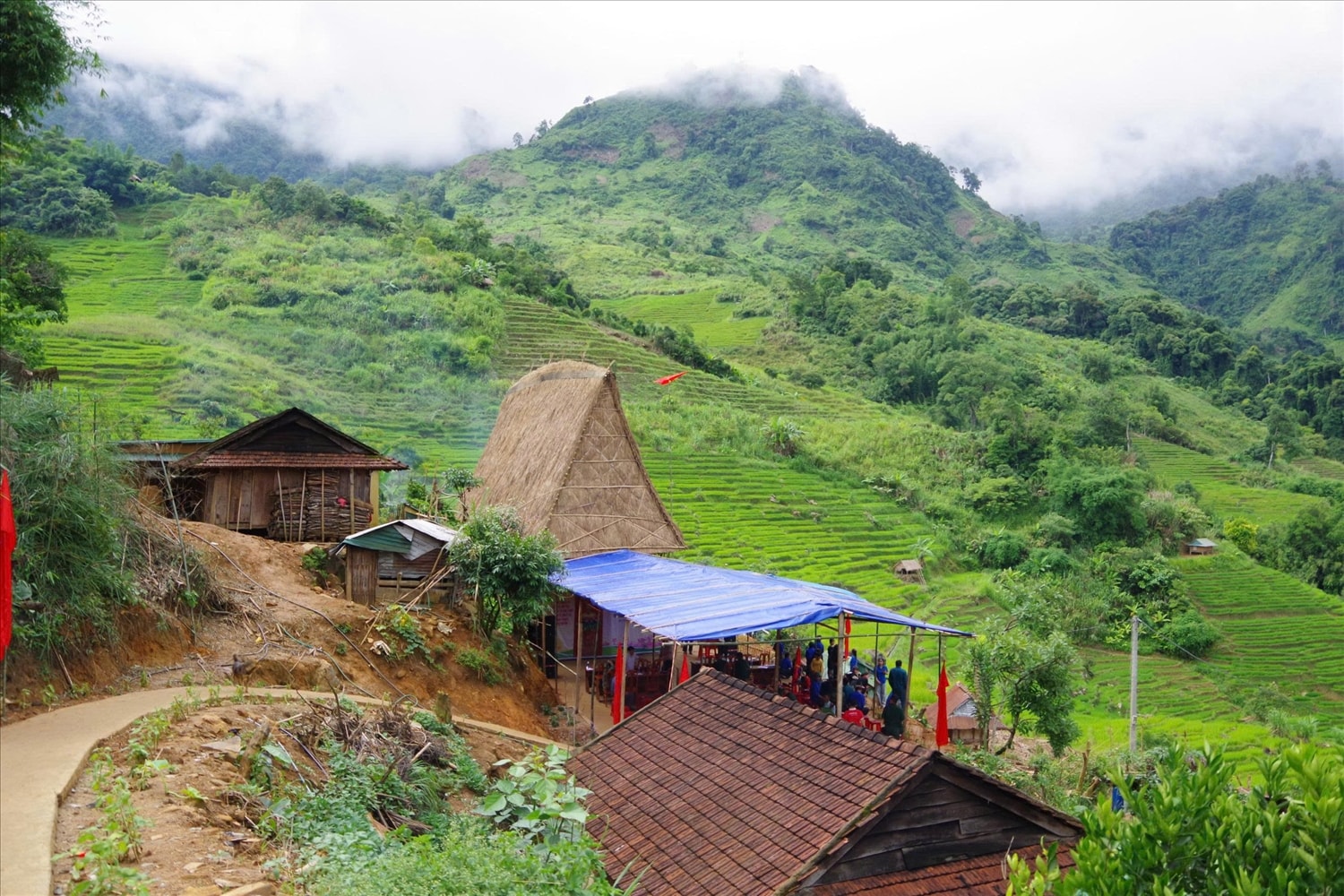 Nhà rông hoàn thành sẽ giúp đồng bào Xơ Đăng thôn Mô Po có nơi để sinh hoạt, hội họp và lưu giữ các giá trị văn hóa truyền thống 