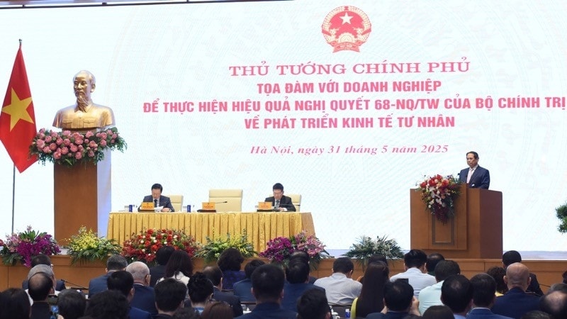 Thủ tướng Phạm Minh Chính chủ trì tọa đàm với doanh nghiệp về thực hiện hiệu quả Nghị quyết 68-NQ/TW. (Ảnh: TRẦN HẢI)