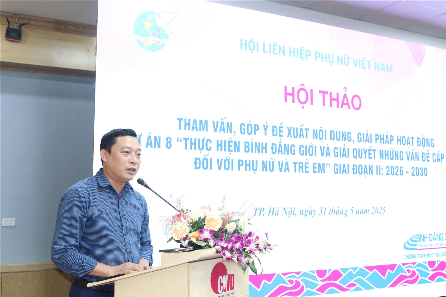 Ông Phùng Quốc Huy, Phó Chánh Văn phòng Chương trình Mục tiêu quốc gia về Dân tộc Thiểu số và miền núi -Bộ Dân tộc và Tôn giáo, phát biểu tại Hội thảo