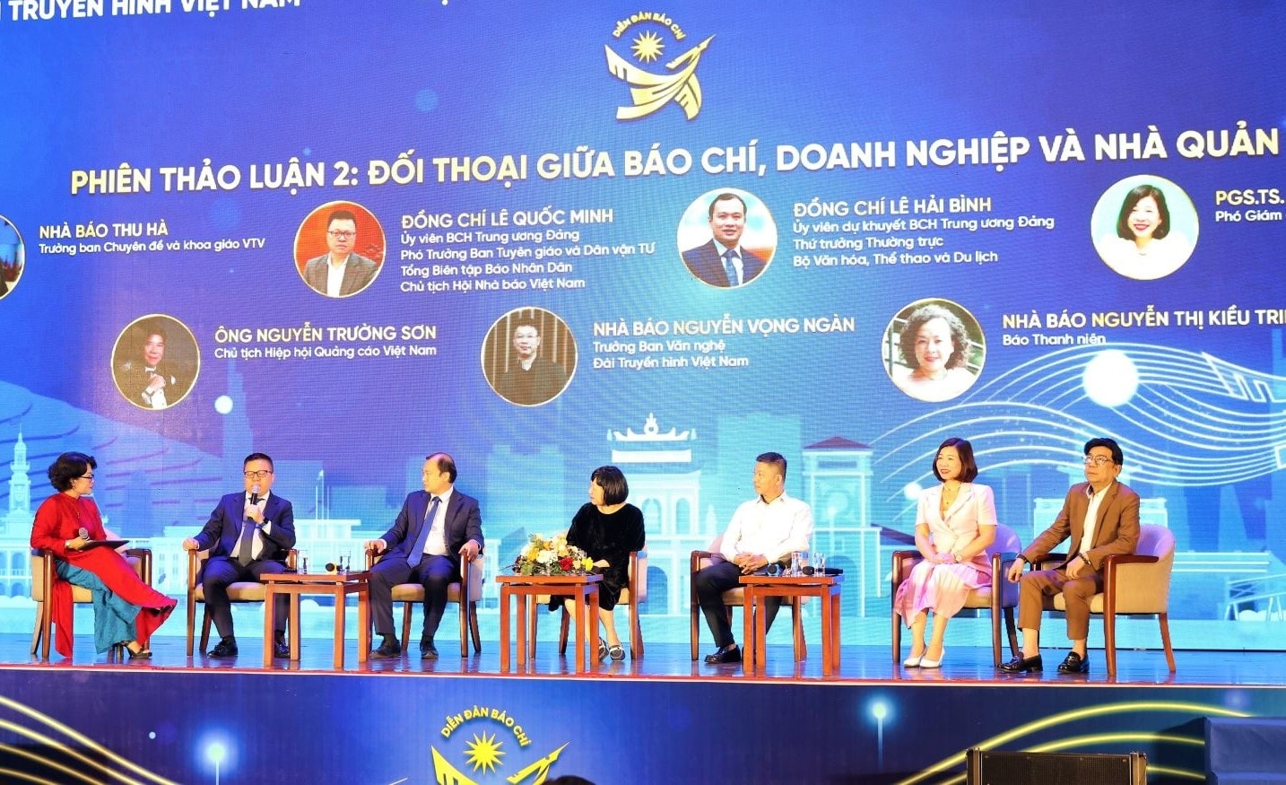 Trong khuôn khổ Diễn đàn đã diễn ra phiên thảo luận với chủ đề: Đối thoại giữa báo chí, doanh nghiệp và nhà quản lý.
