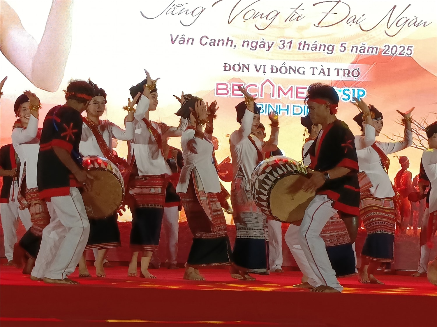 Tiết mục trống đôi là điểm nhấn của Liên hoan Tiết mục trống đôi là điểm nhấn của Liên hoan