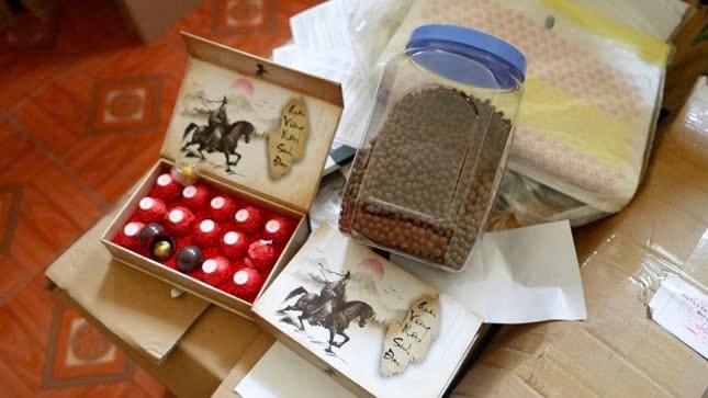 Tang vật thu giữ là Viên hoàn mềm Quân vương Nhất sinh đan chưa được đăng ký công bố sản phẩm