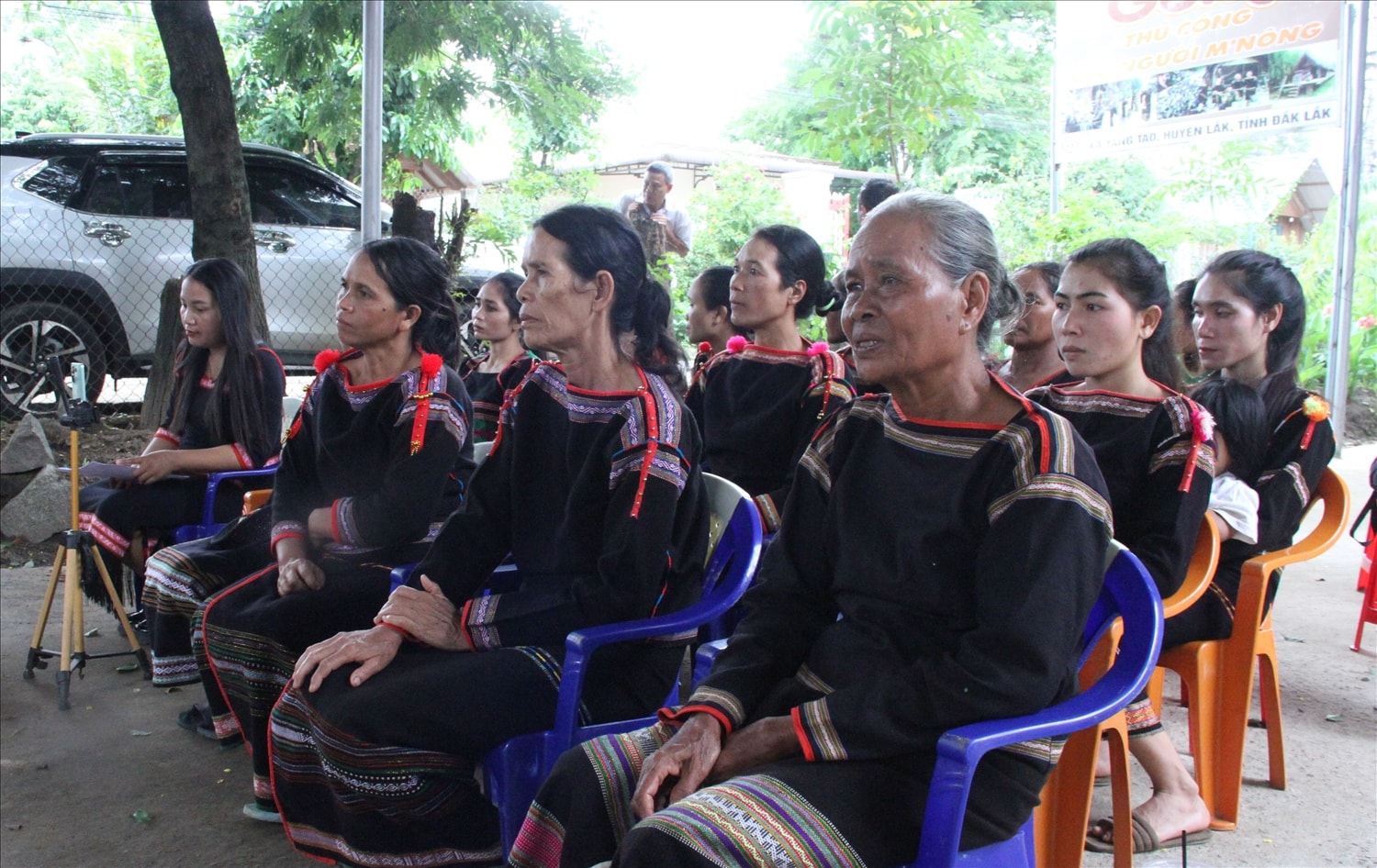 Học viên lớp học tham gia buổi bế giảng Học viên lớp học tham gia buổi bế giảng
