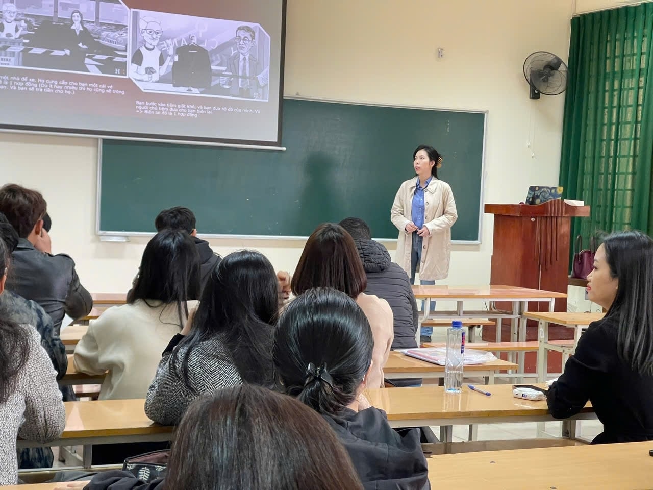 Tiến sĩ Đỗ Mạc Ngân Doanh giảng dạy Lớp Thạc sĩ Quản lý Kinh tế - Đại học Kinh tế & Quản trị kinh doanh, Đại học Thái Nguyên Tiến sĩ Đỗ Mạc Ngân Doanh giảng dạy Lớp Thạc sĩ Quản lý Kinh tế - Đại học Kinh tế & Quản trị kinh doanh, Đại học Thái Nguyên