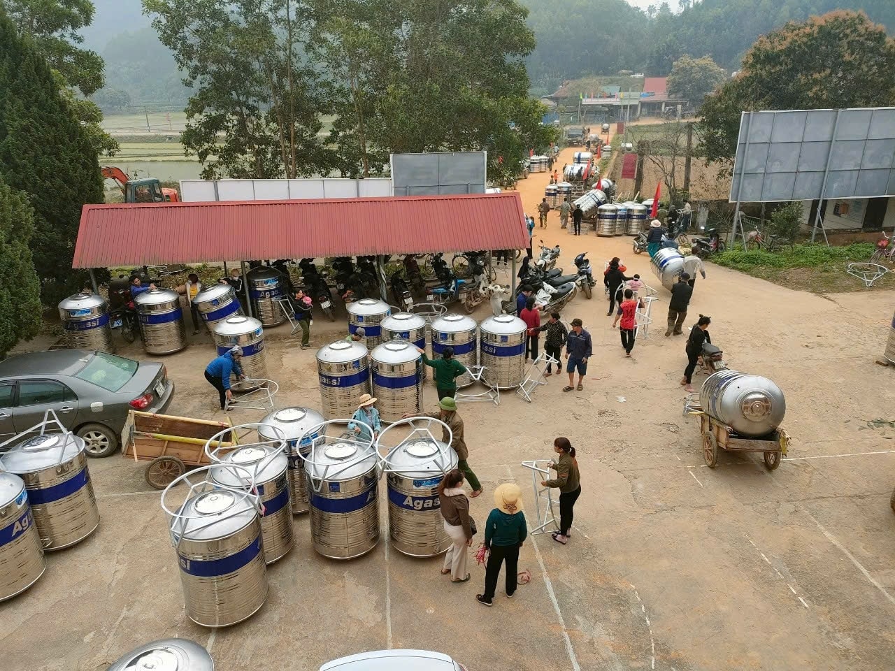 Năm 2023 UBND xã Yên Trạch đã được nhận téc nước đưa đến các hộ trong xã từ Dự án 1 - Chương trình MTQG phát triển KT-XH vùng đồng bào DTTS&MN.