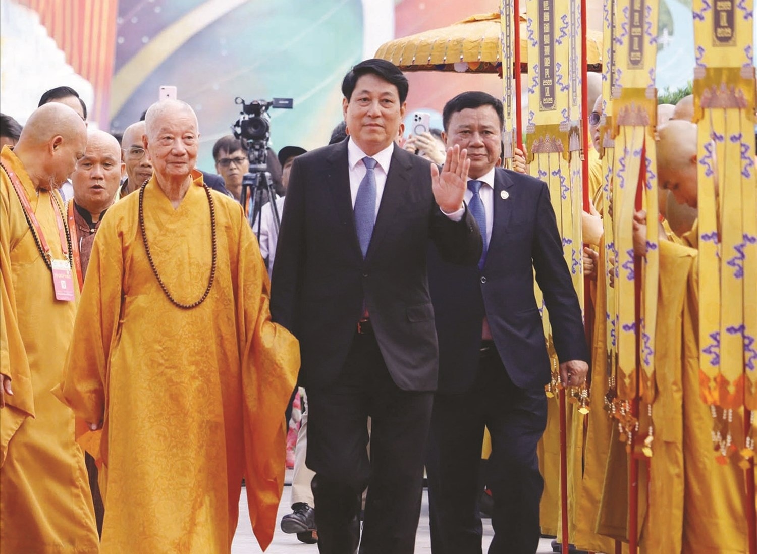 Đồng chí Lương Cường, Ủy viên Bộ Chính trị, Chủ tịch nước Cộng hoà xã hội chủ nghĩa Việt Nam và Đại lão Hòa thượng  Thích Trí Quảng, Đức Pháp chủ Giáo hội Phật giáo Việt Nam tham dự Đại lễ Vesak Liên hợp quốc 2025
