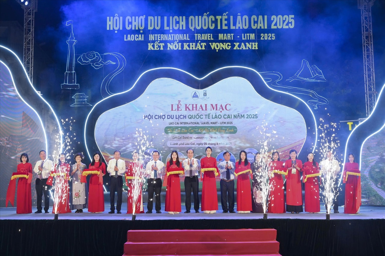Nghi thức cắt băng khai mạc Hội chợ Nghi thức cắt băng khai mạc Hội chợ