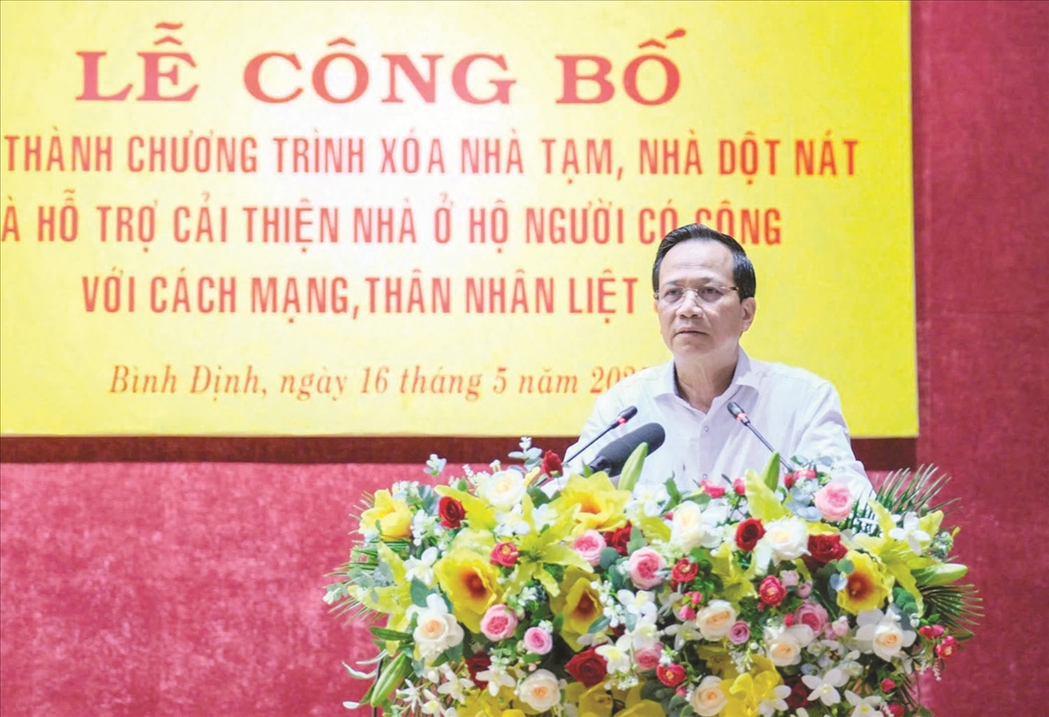 Bộ trưởng Bộ Dân tộc và Tôn giáo Đào Ngọc Dung phát biểu tại Lễ công bố hoàn thành Chương trình xóa nhà tạm,  nhà dột nát và hỗ trợ cải thiện nhà ở hộ nghèo có công với cách mạng, thân nhân liệt sĩ,  tổ chức tại Bình Định ngày 16/5/2025