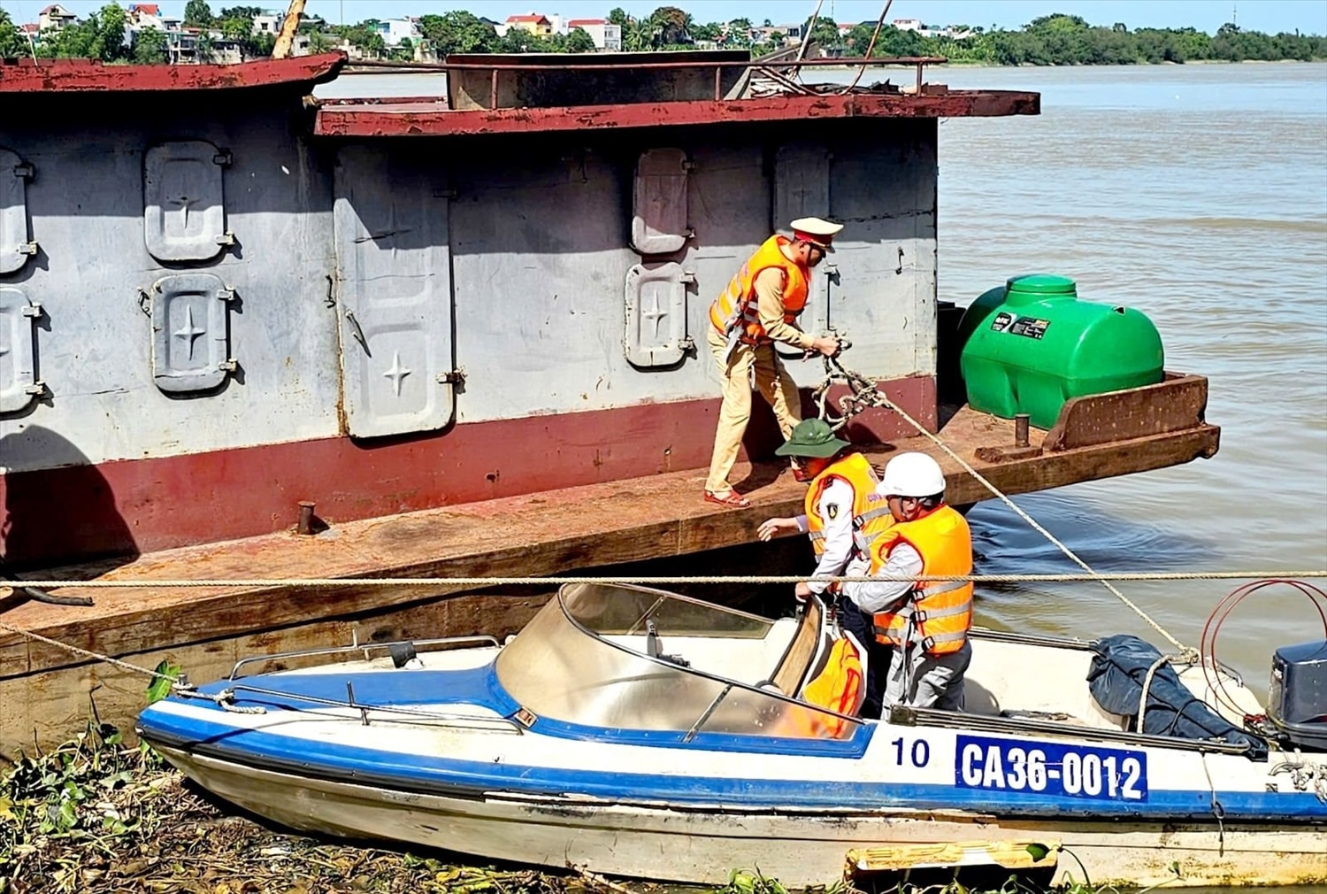 Thanh Hóa tổng kiểm tra phương tiện bơm, hút cát. Thanh Hóa tổng kiểm tra phương tiện bơm, hút cát.