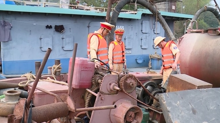 Nhiều phương tiện bơm, hút, vận chuyển cát không đủ điều kiện hoạt động. Nhiều phương tiện bơm, hút, vận chuyển cát không đủ điều kiện hoạt động.