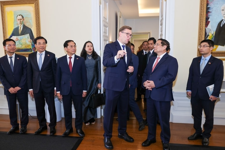 Thủ tướng Kristen Michal mời Thủ tướng Phạm Minh Chính tham quan Văn phòng Thủ tướng - Ảnh: VGP/Nhật Bắc Thủ tướng Kristen Michal mời Thủ tướng Phạm Minh Chính tham quan Văn phòng Thủ tướng - Ảnh: VGP/Nhật Bắc