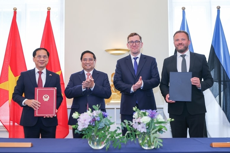 Hai Thủ tướng chứng kiến lễ ký kết và trao đổi Bản ghi nhớ về hợp tác giữa Bộ Ngoại giao Việt Nam và Bộ Ngoại giao Estonia - Ảnh: VGP/Nhật Bắc Hai Thủ tướng chứng kiến lễ ký kết và trao đổi Bản ghi nhớ về hợp tác giữa Bộ Ngoại giao Việt Nam và Bộ Ngoại giao Estonia - Ảnh: VGP/Nhật Bắc