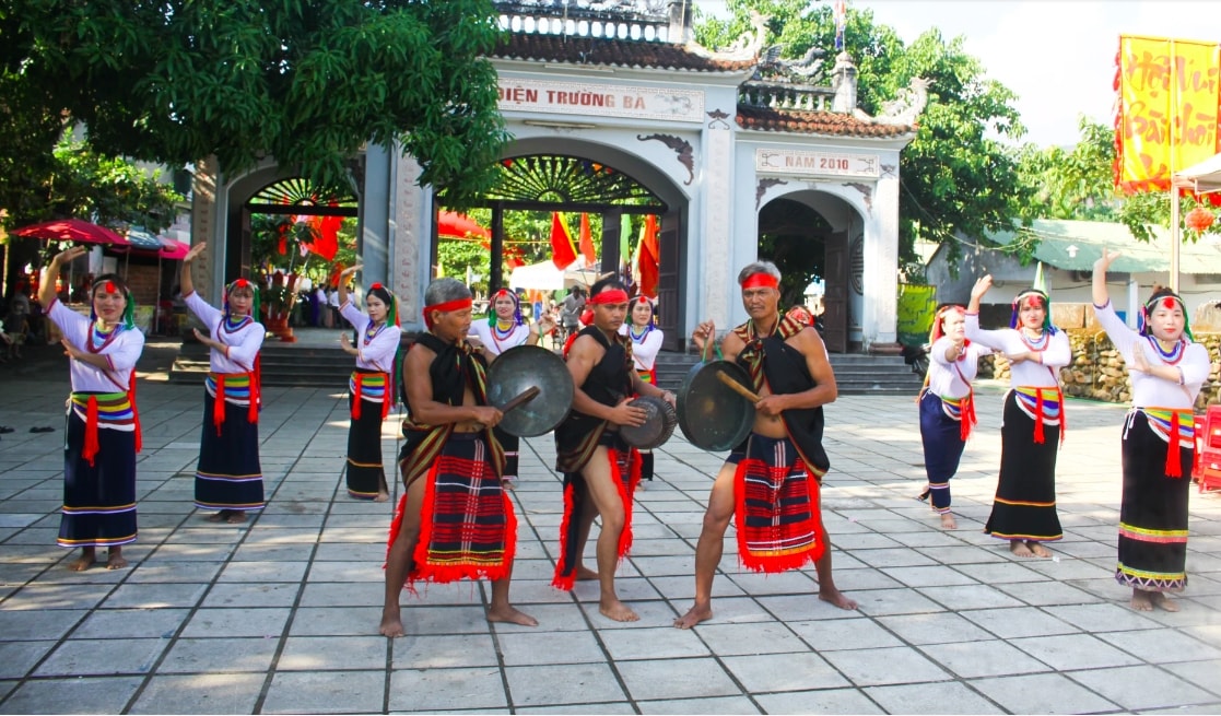 Nghệ thuật trình diễn dân gian múa cà đáo của người Co được công nhận là Di sản văn hoá phi vật thể quốc gia