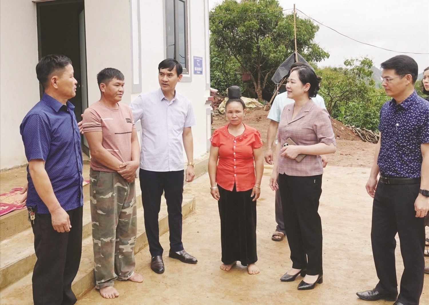 Thứ trưởng Bộ Dân tộc và Tôn giáo Nông Thị Hà cùng Giám đốc Sở Dân tộc và Tôn giáo Nguyễn Viết Hưng và đoàn công tác thăm gia đình ông Lò Văn Bun, bản Mạt, xã Chiềng Mung, huyện Mai Sơn ngày 16/5/2025 Thứ trưởng Bộ Dân tộc và Tôn giáo Nông Thị Hà cùng Giám đốc Sở Dân tộc và Tôn giáo Nguyễn Viết Hưng và đoàn công tác thăm gia đình ông Lò Văn Bun, bản Mạt, xã Chiềng Mung, huyện Mai Sơn ngày 16/5/2025