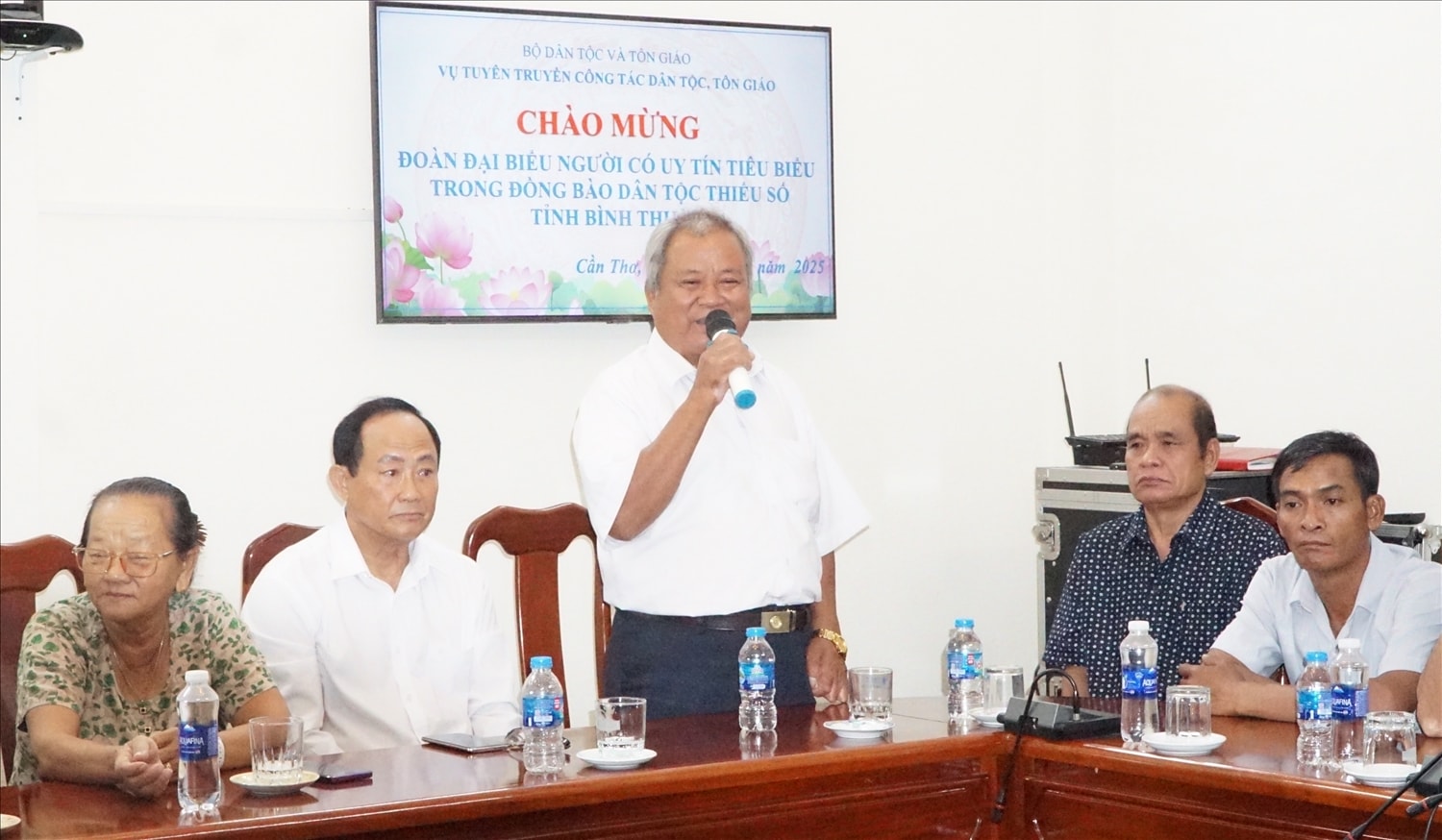  Ông Mang Ngọc Văn, dân tộc Raglai phát biểu tại buổi gặp gỡ 