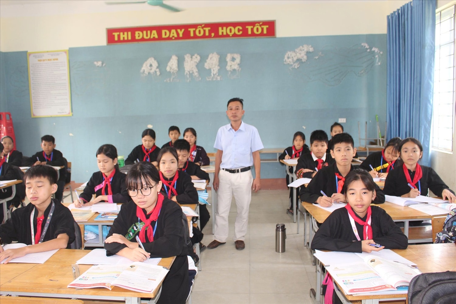Trường DTNT THCS Định Hóa được đầu tư khang trang, sạch đẹp, góp phần nâng cao chất lượng giáo dục vùng đồng bào DTTS 