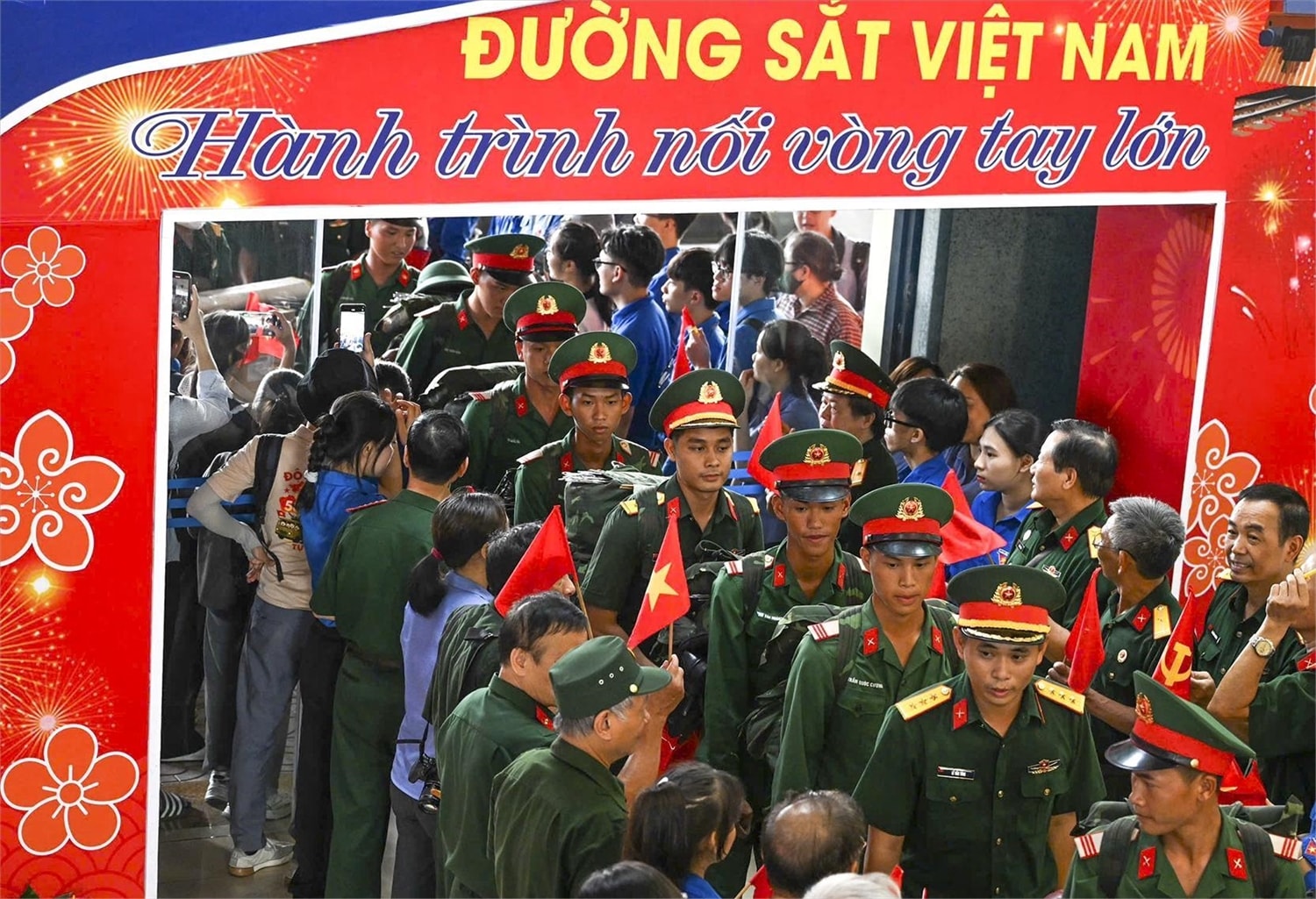 Lễ đón đoàn làm nhiệm vụ A80 trong không khí vui tươi, phấn khởi.