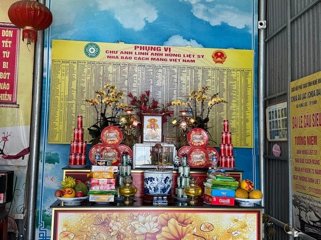 Ban thờ các nhà báo liệt sỹ  tại chùa Da 