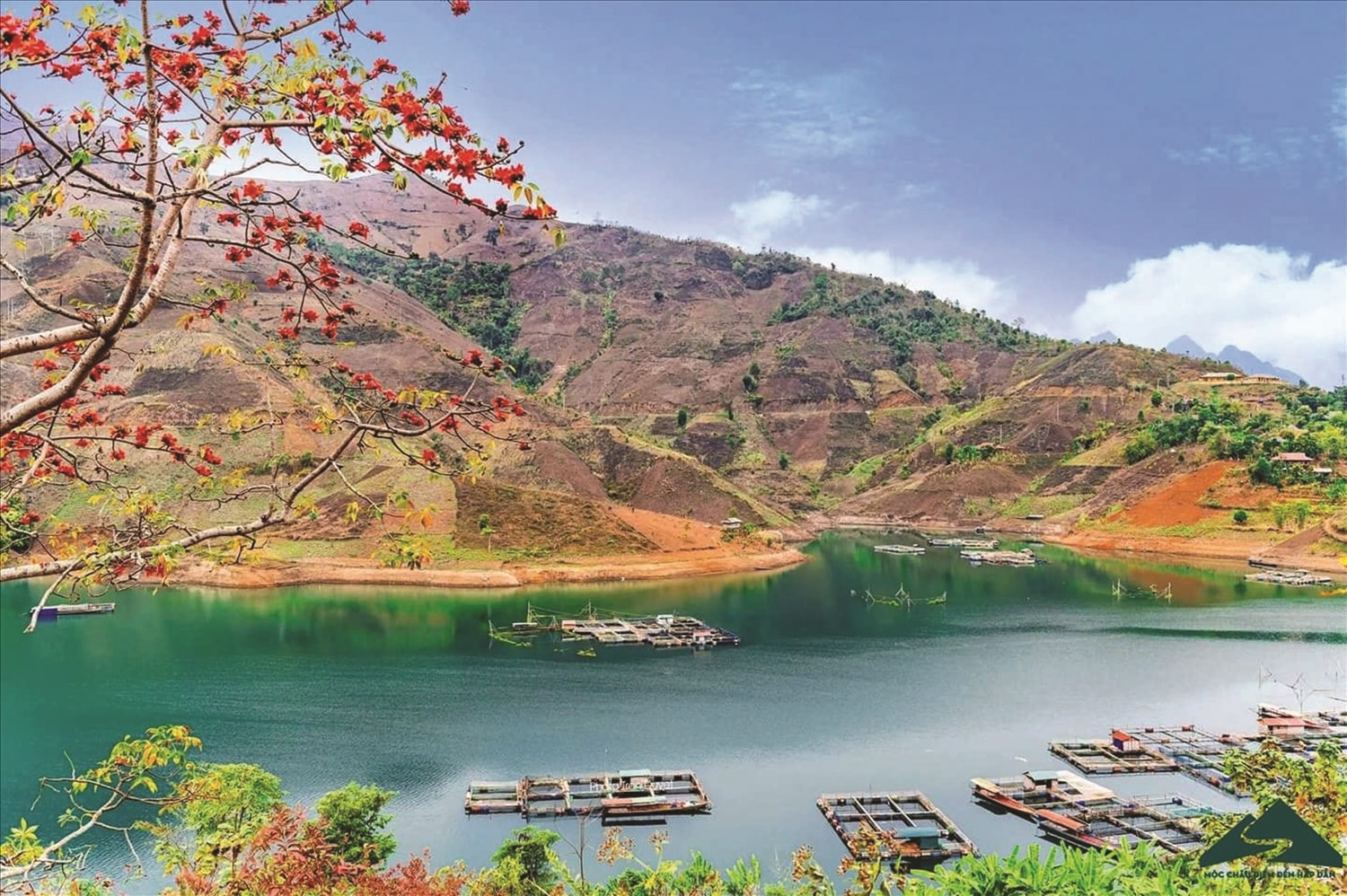 Với sự thông suốt về mặt địa giới và quản lý, các tuyến kết nối hạ tầng được hoàn thiện sẽ thúc đẩy phát triển các cụm dân cư mới  gắn với hoạt động du lịch, dịch vụ và kinh tế ven hồ