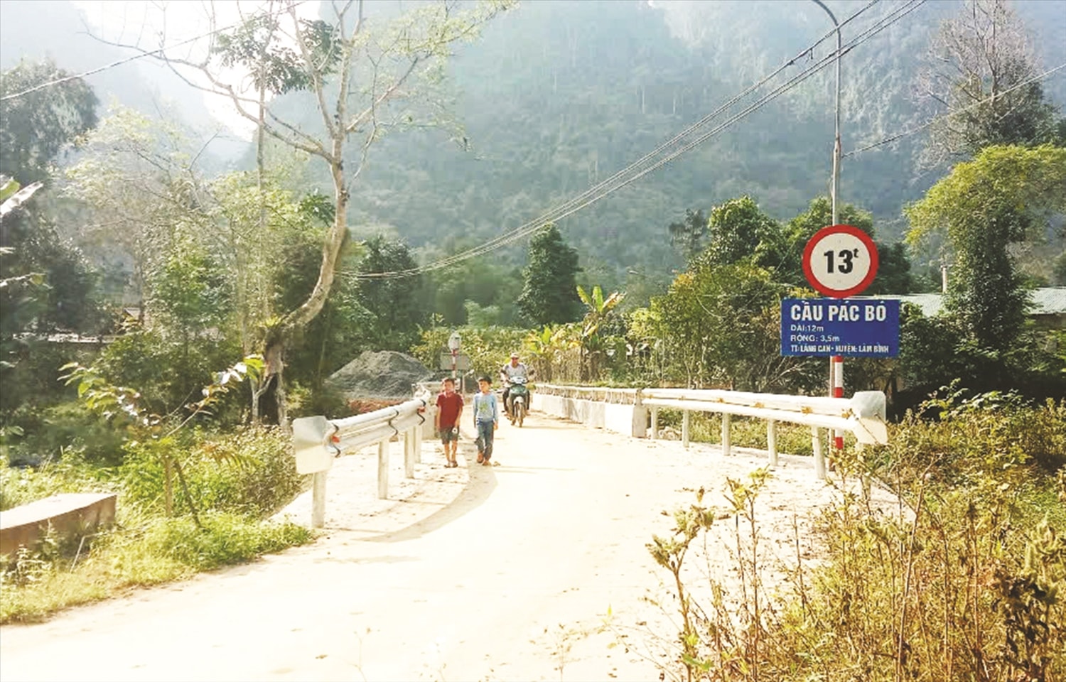Cầu Pác Bó, Tổ dân phố Nặm Đíp, thị trấn Lăng Can, huyện Lâm Bình, tỉnh Tuyên Quang được đầu tư ttừ Chương trình MTQG 1719