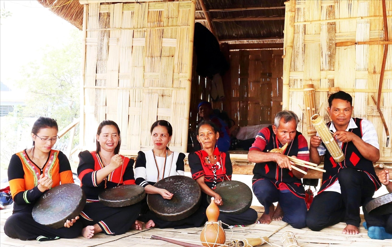 Hiện, địa phương đang tiếp tục tập huấn, nâng cao kỹ năng làm du lịch cho người dân; liên kết với các đơn vị lữ hành để mở rộng thị trường. Phước Bình đang từng bước trở thành hình mẫu về phát triển du lịch cộng đồng vùng đồng bào dân tộc thiểu số - nơi du lịch không làm mất đi bản sắc mà trở thành động lực gìn giữ và phát huy văn hóa truyền thống.