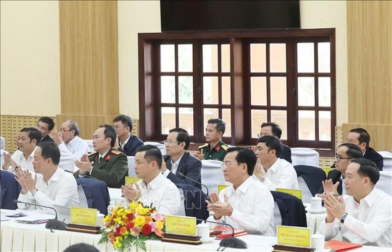Các đại biểu tham dự buổi làm việc