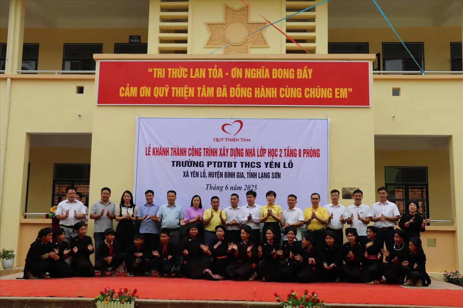 Công trình được khởi công ngày 20/10/2024 và sau gần 7 tháng thi công đã hoàn thành và đưa vào sử dụng trong sự vui mừng, phấn khởi của các em học sinh và giáo viên