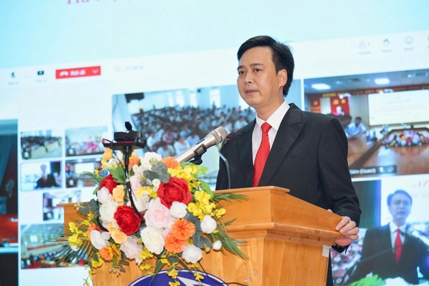 TS Trương Trọng Vương, Hiệu trưởng Trường Cao đẳng Đường sắt phát biểu tại lễ khai giảng. 