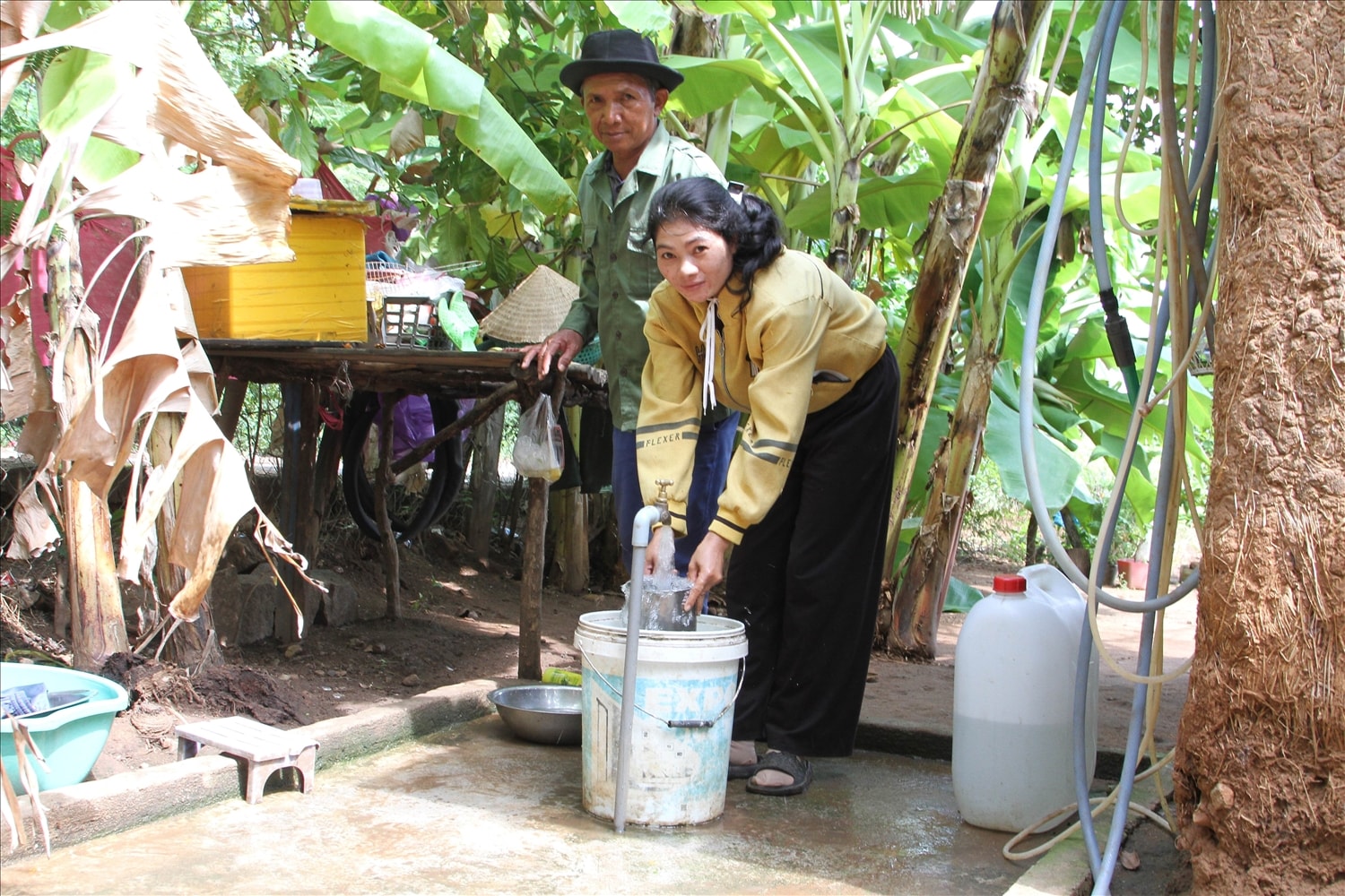 Gia đình chị Mang Thị Vanh ở xã Phước Vinh được Dự án 1 Chương trình MTQG 1719 hỗ trợ 3 triệu đồng lắp đặt hệ thống nước sạch sinh hoạt. 