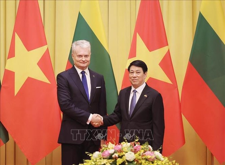 Chủ tịch nước Lương Cường nhiệt liệt chào mừng Tổng thống Lithuania Gitanas Nauseda thăm chính thức Việt Nam - Ảnh: TTXVN Chủ tịch nước Lương Cường nhiệt liệt chào mừng Tổng thống Lithuania Gitanas Nauseda thăm chính thức Việt Nam - Ảnh: TTXVN