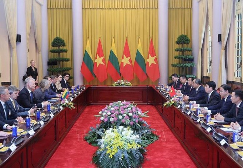 Hai nhà lãnh đạo đã thông báo cho nhau về tình hình mỗi nước; trao đổi sâu rộng về các định hướng lớn và biện pháp cụ thể nhằm tăng cường hợp tác và nâng tầm quan hệ trong thời gian tới - Ảnh: TTXVN Hai nhà lãnh đạo đã thông báo cho nhau về tình hình mỗi nước; trao đổi sâu rộng về các định hướng lớn và biện pháp cụ thể nhằm tăng cường hợp tác và nâng tầm quan hệ trong thời gian tới - Ảnh: TTXVN