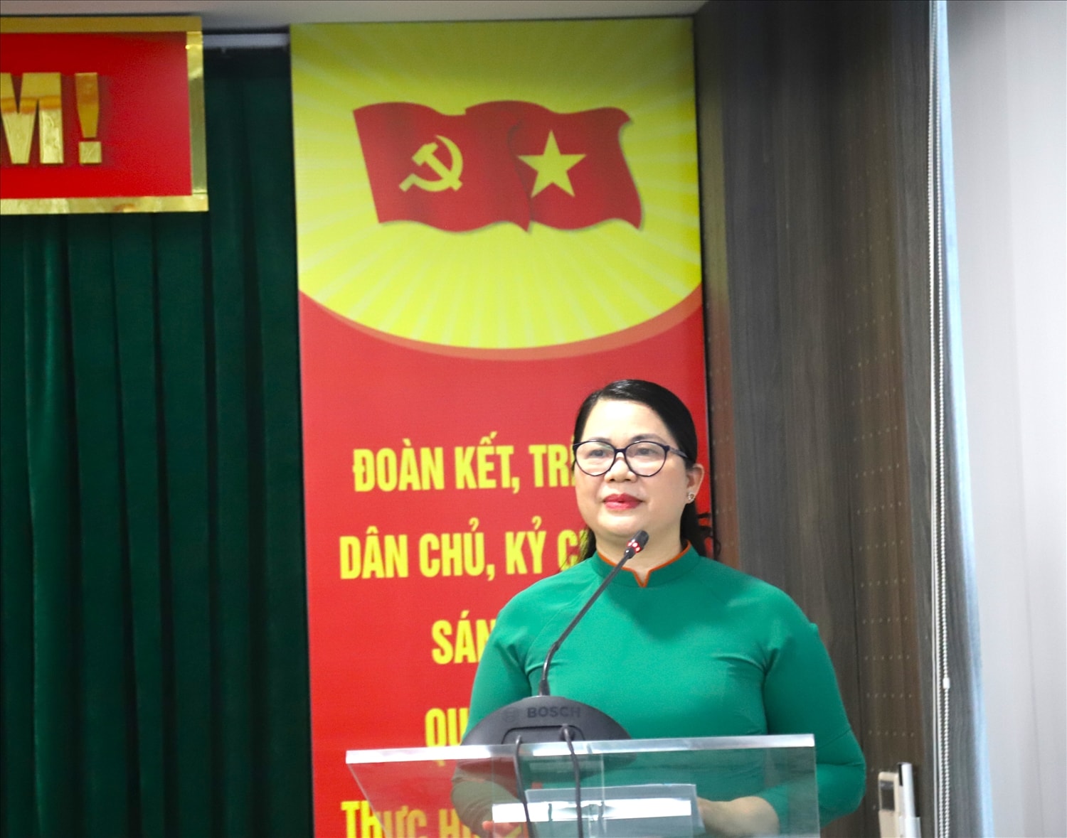 Bà Hoàng Thị Lề, Bí thư Chi bộ Vụ Hợp tác Quốc tế nhiệm kỳ 2022-2025  phát biểu khai mạc Đại hội