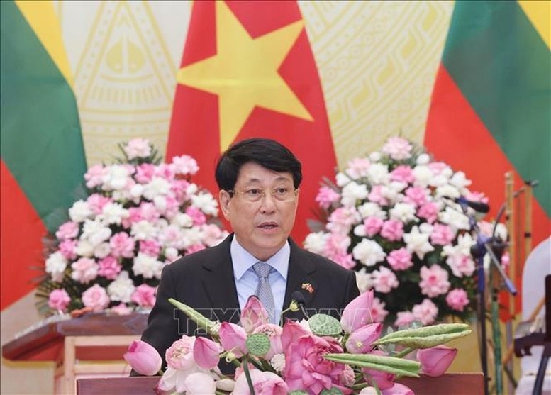 Chủ tịch nước tin tưởng rằng, với nền tảng hữu nghị truyền thống và tình cảm dành cho nhau, với quyết tâm và nỗ lực chung của lãnh đạo và nhân dân hai nước, Việt Nam và Lithuania sẽ tiếp tục vững bước trên con đường hợp tác và phát triển bền vững - Ảnh: TTXVN Chủ tịch nước tin tưởng rằng, với nền tảng hữu nghị truyền thống và tình cảm dành cho nhau, với quyết tâm và nỗ lực chung của lãnh đạo và nhân dân hai nước, Việt Nam và Lithuania sẽ tiếp tục vững bước trên con đường hợp tác và phát triển bền vững - Ảnh: TTXVN